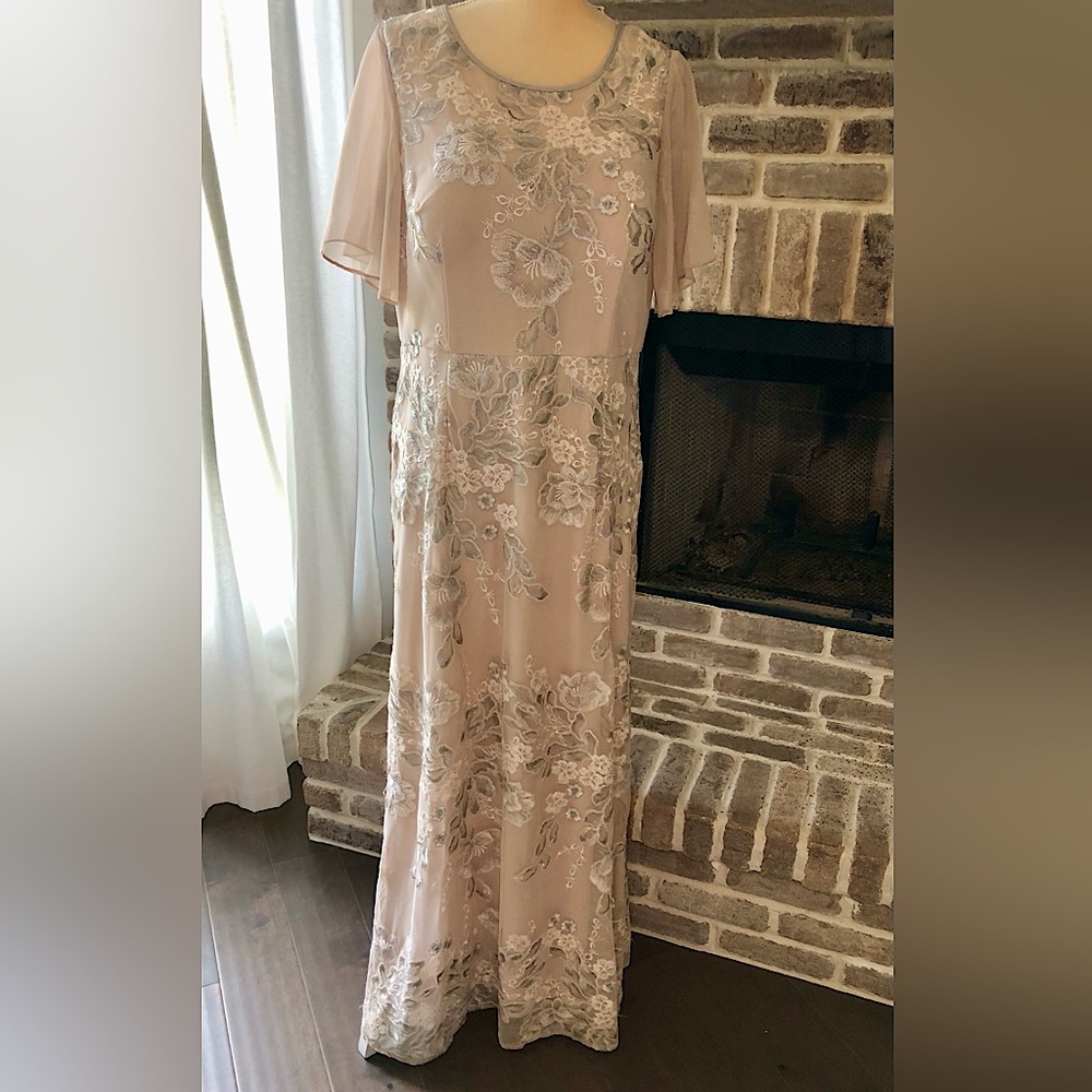 Alex Evenings Petite Illusion Neck Flutter Sleeve Sequin Lace Gown Champagne 14P